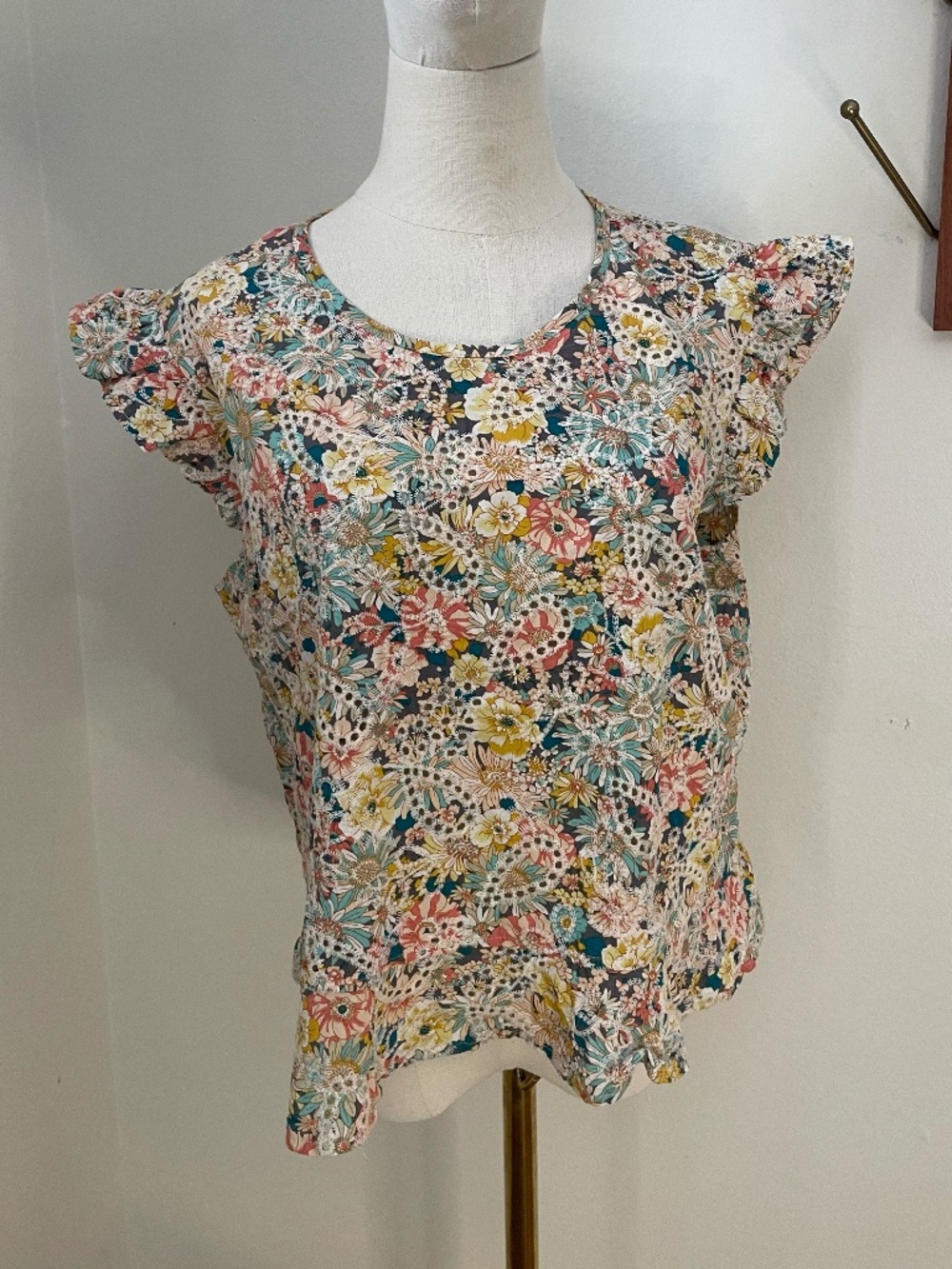 Solitaire (Anthropologie) Floral Eyelet Flutter Sleeve Boho Blouse in Size XL